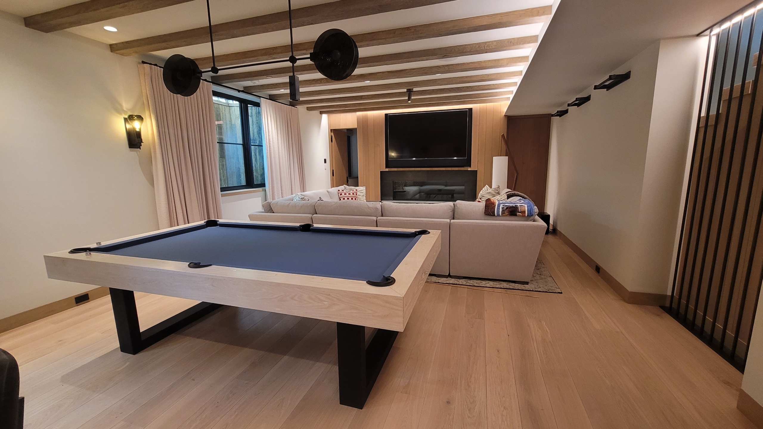 MODERN CONTEMPORARY CONCIERGE STEEL - Image 4